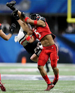 Cincinnati Bearcats safety Darrick Forrest (5) tackles Georgia Bulldogs wide receiver Cameron Moore (85) in the first quarter during the Chick-fil-A Peach Bowl, Friday, Jan. 1, 2021, at Mercedes-Benz Stadium in Atlanta, Georgia. Georgia Bulldogs Vs Cincinnati Bearcats Chick Fil A Peach Bowl 2020 Jan 1 2021